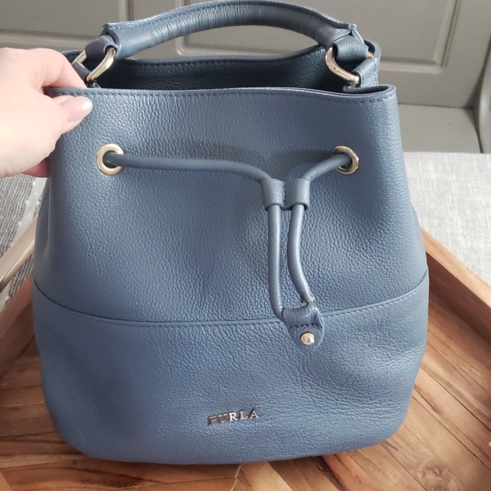 ⚡⚡Furla beautiful blue handle bag with straps